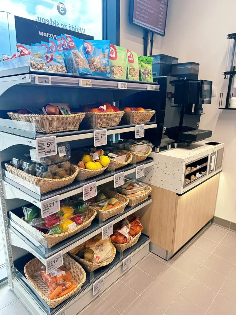 Shoppers can buy freshly brewed hot drinks at the coffee station (Photo: Auchan Polska)