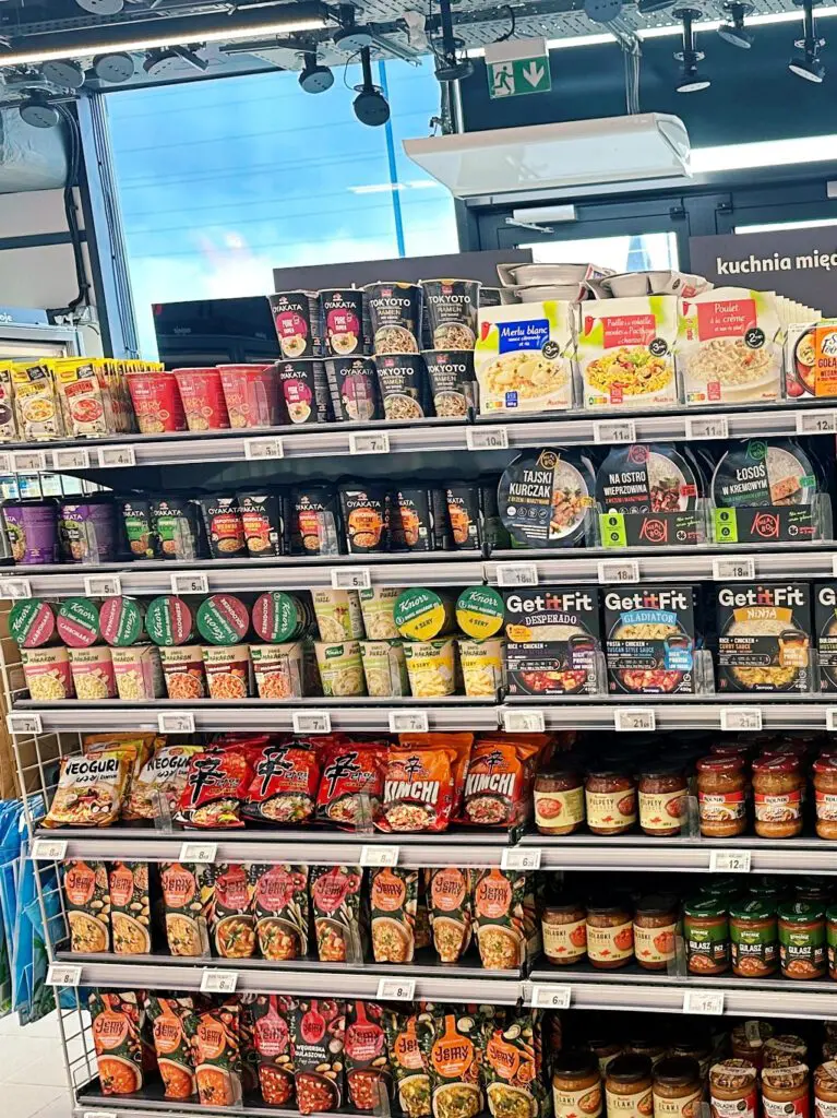 Cameras on the ceiling of the store help to record customer movements (Photo: Auchan Polska)