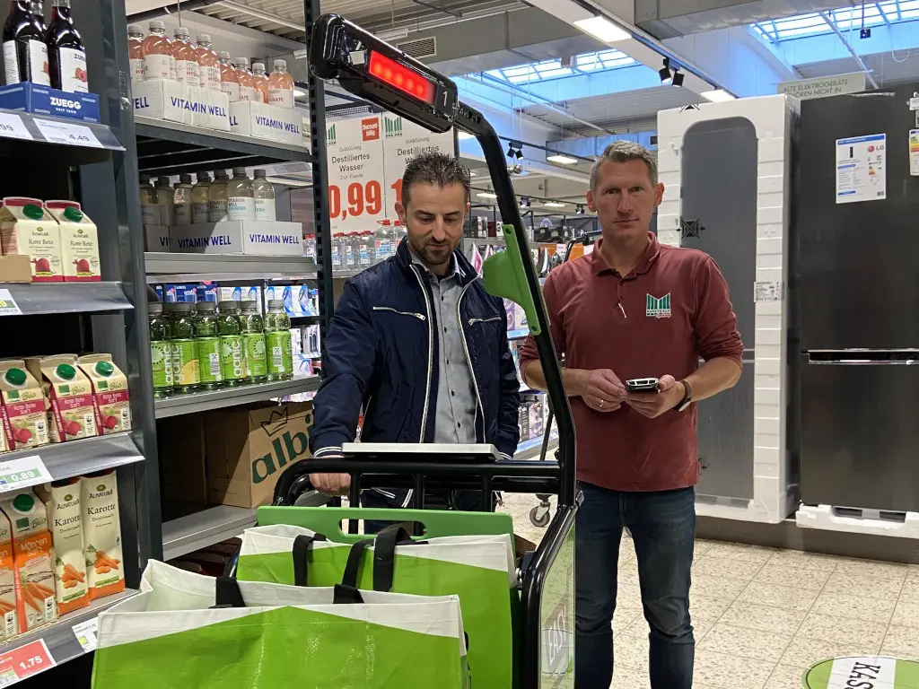 Marktkauf Espelkamp: Shortly after pressing the call button, an employee comes to the customer's aid.