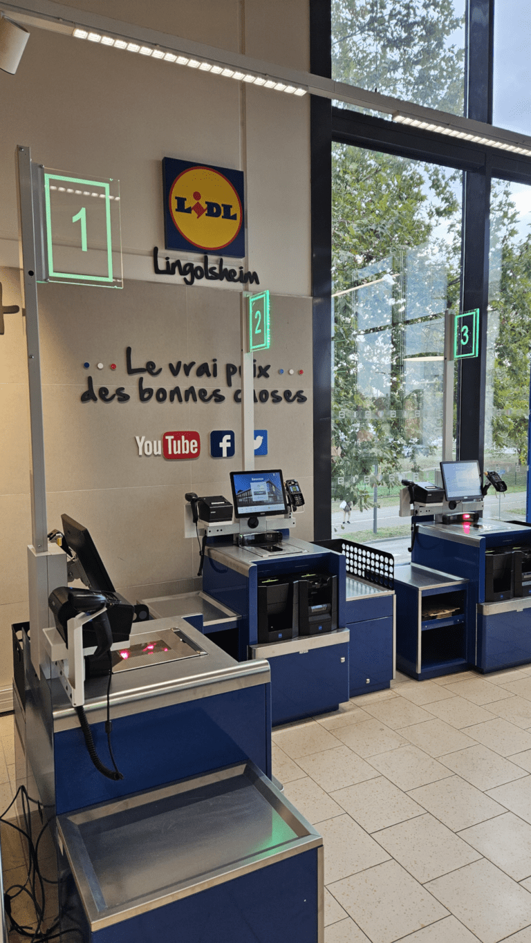 50 percent of the self-checkout terminals in the French pilot store are equipped with cash modules from Glory. (Photo: Pascal Bornet)