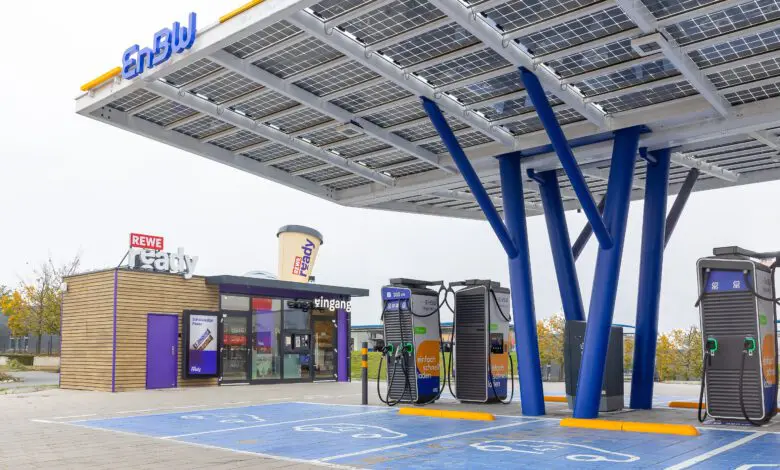 Lekkerland hat am EnBW Schnell-Ladepark nahe des Kamener Autobahnkreuzes einen ersten Rewe Ready-Store öffnet, der mit der Technologie von AiFi arbeitet. (Foto: Lekkerland / Manfred Daams)