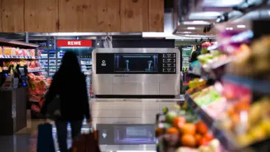 Rewe testet ab Herbst 2025 autonome Kochroboter von Circus in drei Filialen. (Fotomontage: Circus)