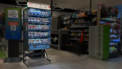 Handelsunternehmen präsentieren hochwertige Produkte mit dem POS-T Udo Safe sicher, effizient und kundenfreundlich am Point of Sale. (Foto: POS Tuning)