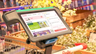 Since November 2025, customers can convert the shopping trolleys at the Famila supermarket in Altenholz into smartcarts by attaching the smart devices. (Photo: Shopreme)