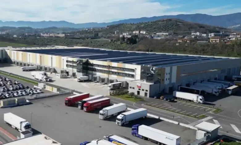 PAC 2000A Conad, das größte Mitglied der Genossenschaft, hat ein neues Distributionszentrum mit System Logistics von Krones automatisiert. (Foto: System Logistics)