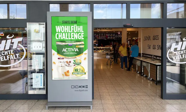 Dohle erweitert das Retail Media-Angebot mit Digooh sowie Inovisco und stattet die Eingangsbereiche von knapp 100 Hit-Märkten mit 75-Zoll-Welcome-Screens aus. (Foto: Inovisco)