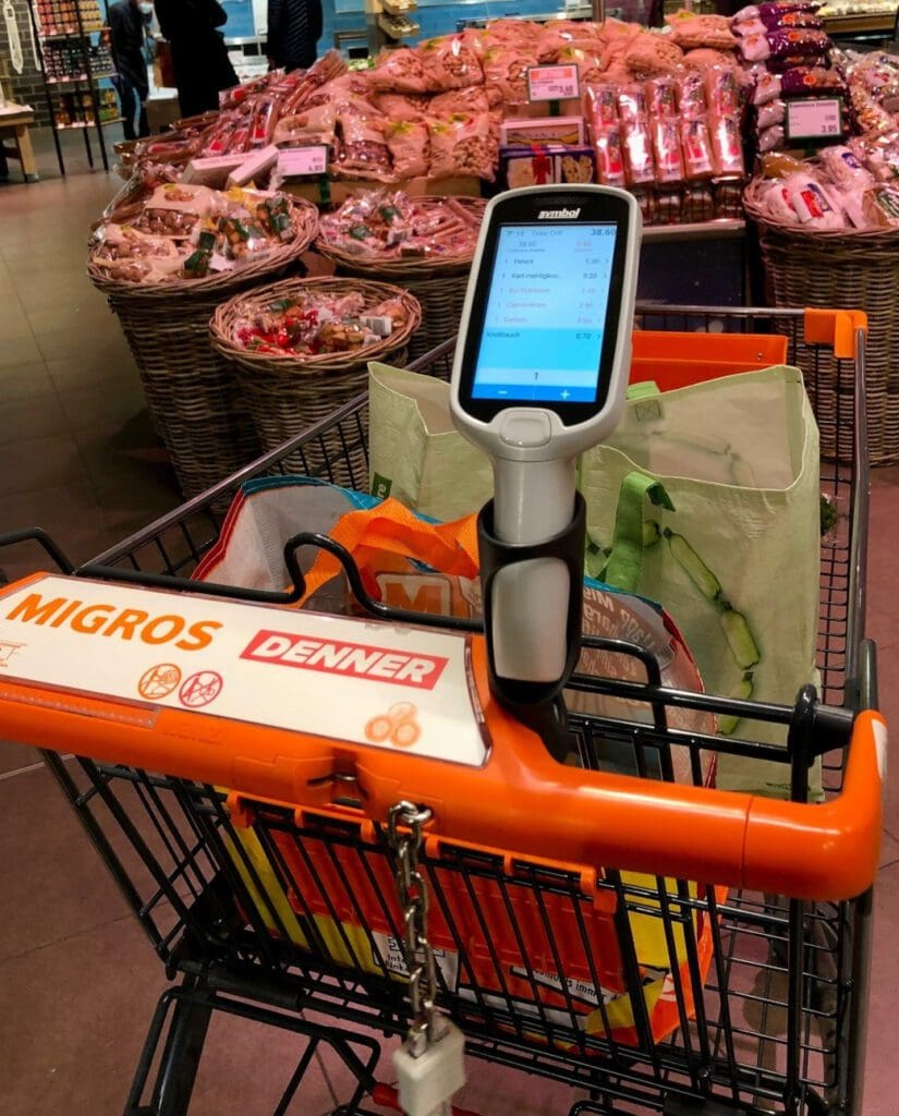 Auch Subito, das Self-Scanning der Kunden mit mobilen Handheld-Geräten, hier in einem Migros SB-Warenhaus in Schlieren, wurde auf avanta auf Basis der GK Plattform umgestellt. (Fotos: GK)