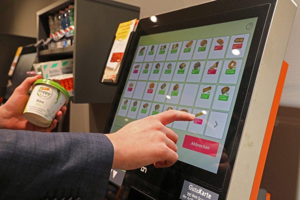 Die Self-Checkouts im neuen Vertriebsformat Tegut Quartier arbeiten mit der Software von GK. (Foto: Tegut)