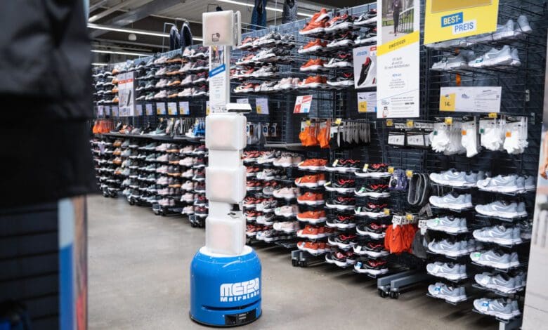 Inventory robot Tory RFID from MetraLabs scans items as it passes by. (Photo: Decathlon)
