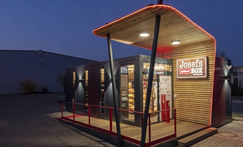 Josefs Nahkauf Box invites customers to shop around the clock: This week, Rewe opened a small-space concept store without a permanent staff presence in Pettstadt, which has 2,000 inhabitants and is located near Bamberg, Germany. (Photo: Rewe)