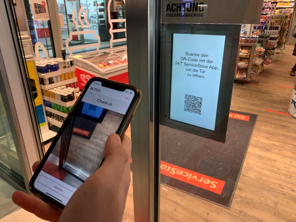 To gain access to the store, customers have to scan a QR code at the entrance using the 24/7 ServiceStore app. (Photo: Retail Optimiser)