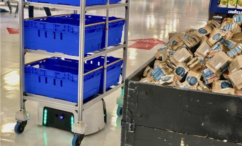 Transport robot Serena pushes order picking trolleys autonomously through a store. (Photo: Coalescent Mobile Robotics)