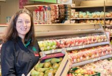 The Belgian Colruyt Group relies on Bayard's platform technology. The picture shows merchant Ilona Costermans in her Spar store in Sint-Idesbald, which belongs to the group. (Photo: Colruyt Group)