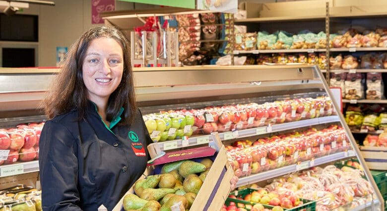 The Belgian Colruyt Group relies on Bayard's platform technology. The picture shows merchant Ilona Costermans in her Spar store in Sint-Idesbald, which belongs to the group. (Photo: Colruyt Group)