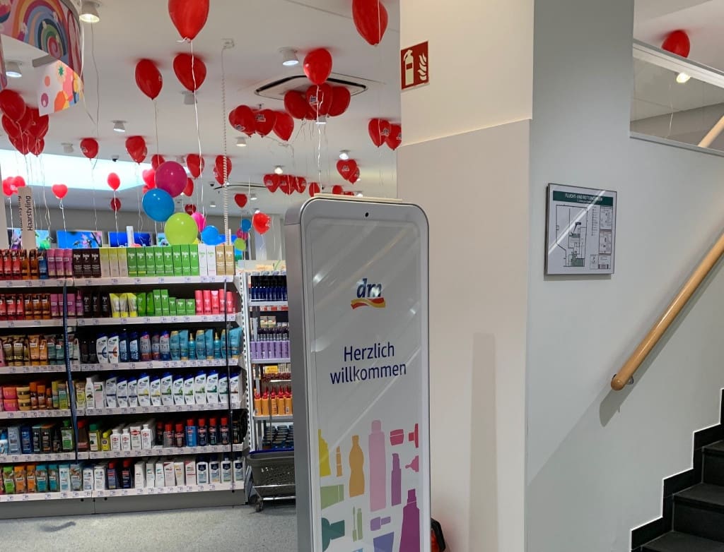 Gates at the exit of the reopened Frankfurt dm store secure goods RF-based. (Photo: Retail Optimiser)