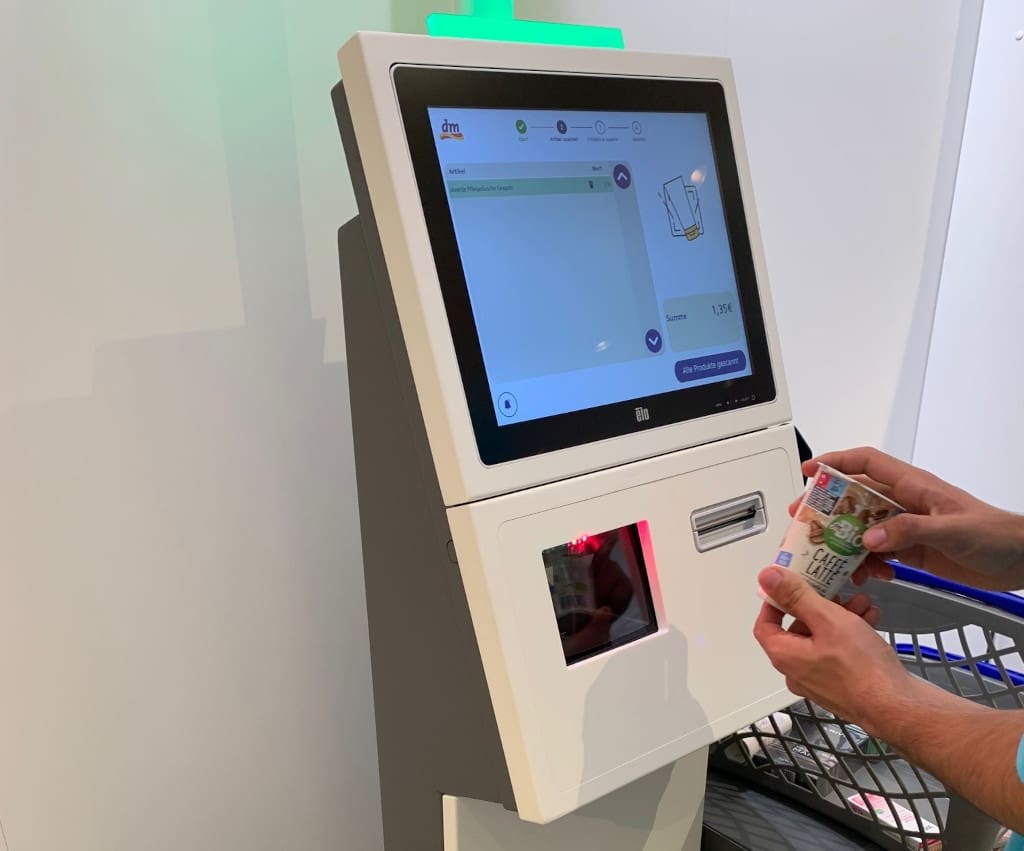 dm customers scan goods at the Pan Oston self-checkouts with Magellan scanners from Datalogic. (Photo: Retail Optimiser)