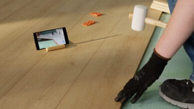 A voice-activated video tutorial can help customers with DIY projects. (Photo: Kingfisher/Castorama)