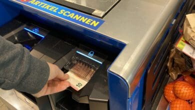 Cash acceptance with a Glory cash recycler at a Lidl self-checkout. (Photo: Retail Optimiser)