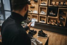 Retailers want to design their processes in a way that customers have a seamless shopping experience across all touchpoints with their company. (Photo: Nikola Stojadinovic via iStock)