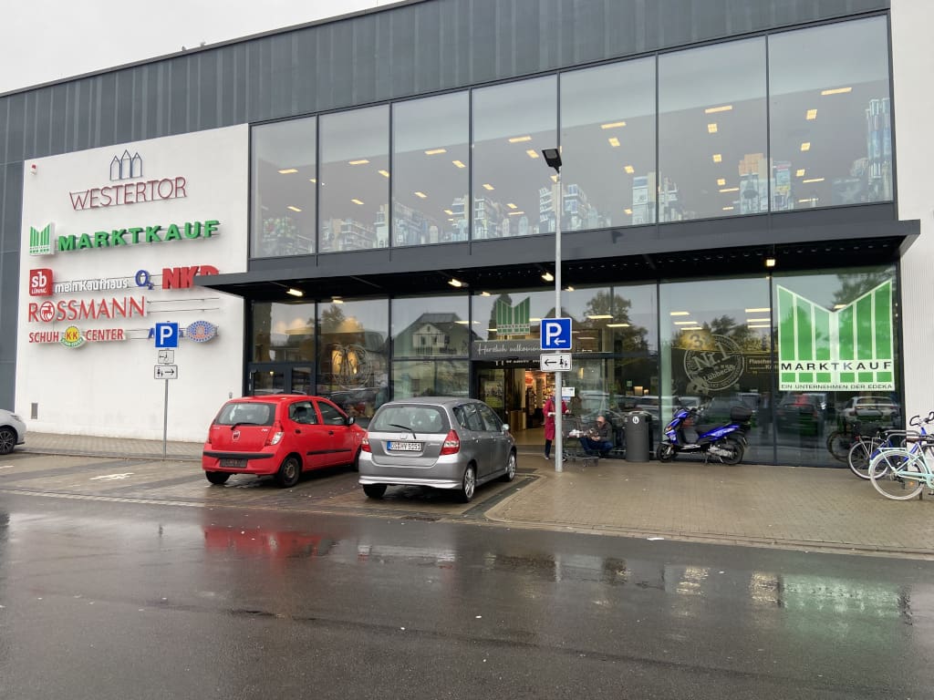 Marktkauf Lübbecke: The entrance area of the 2,400 square metre supermarket.