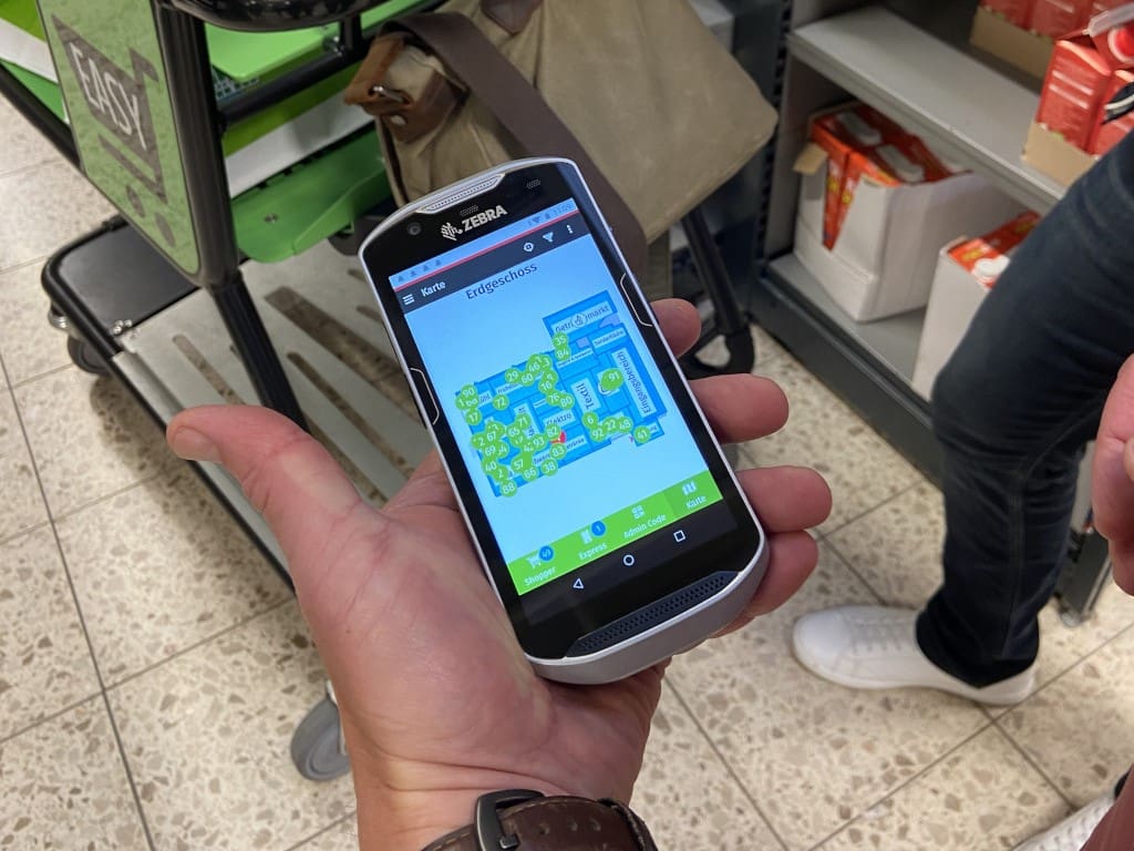 Marktkauf Espelkamp – Die Store Manager App zeigt dem Mitarbeiter die Position der Easy Shopper im Markt.