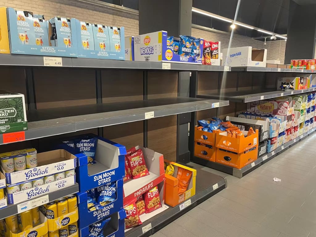 Problems with stock levels in the new system world accumulated in the pilot region to create a situation reminiscent of hoarding. (Photo: Bart Lelieveld / Distrifood.)