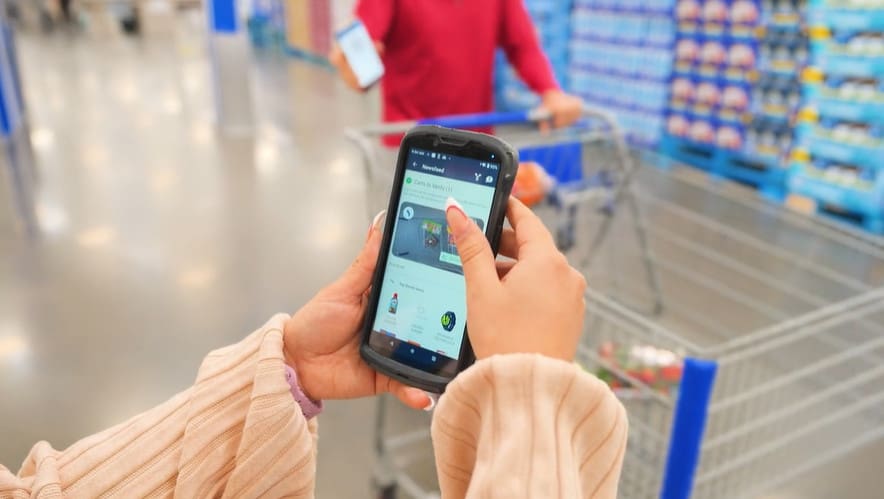 The technology transmits images of the shopping cart to employee’s handheld device. (Photo: Walmart)