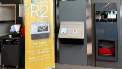 At Trinkgut Gerdes in Moers, customers can test the new Tomra R2 multi-feed reverse vending machine for the first time. (Photo: Tomra)