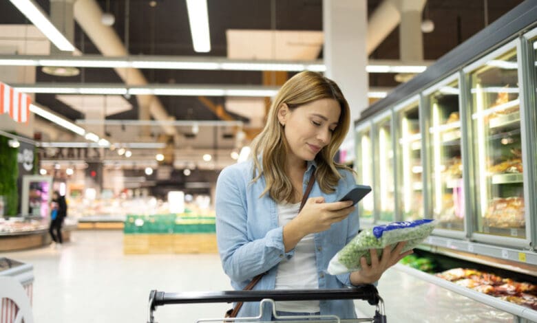 Handelsunternehmen setzen jetzt verstärkt auf unternehmens-eigene Apps, um ihren Kunden maßgeschneiderte Angebote in Echtzeit zu unterbreiten. (Foto: iStock / Vladimir Vladimirov)