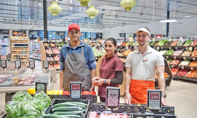 Die Mitarbeiter von M-Preis kommunizieren heute effizient über die Zebra Workcloud, statt wie zuvor über ein gutes Dutzend verschiedene Systeme. (Foto: M-Preis)