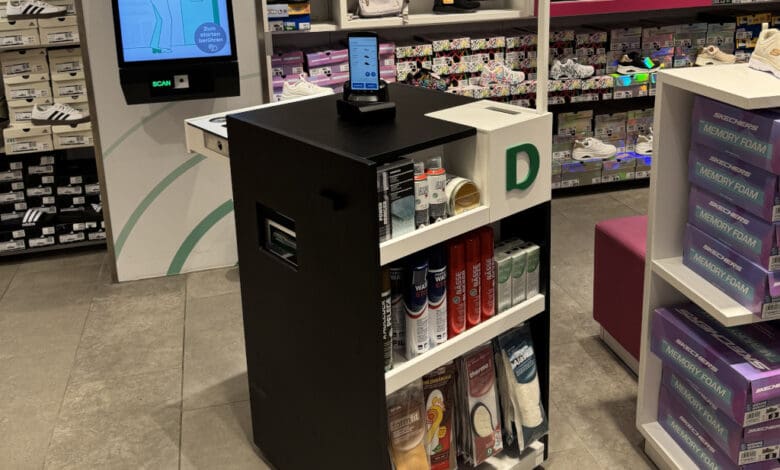 Deichmann is testing mobile checkouts in its stores in Germany. The solution was developed by Gebit. (Photo: Deichmann)