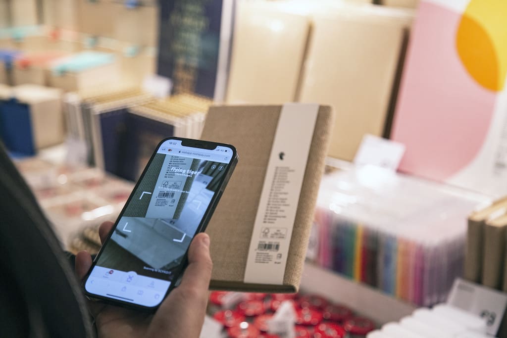 Flying Tiger Copenhagen is now also offering customers in its UK stores the opportunity to scan and pay with their own smartphones. The application from start-up company Mishipay works not only with the app of the same name, but also online via a browser. (Photo: Mishipay)