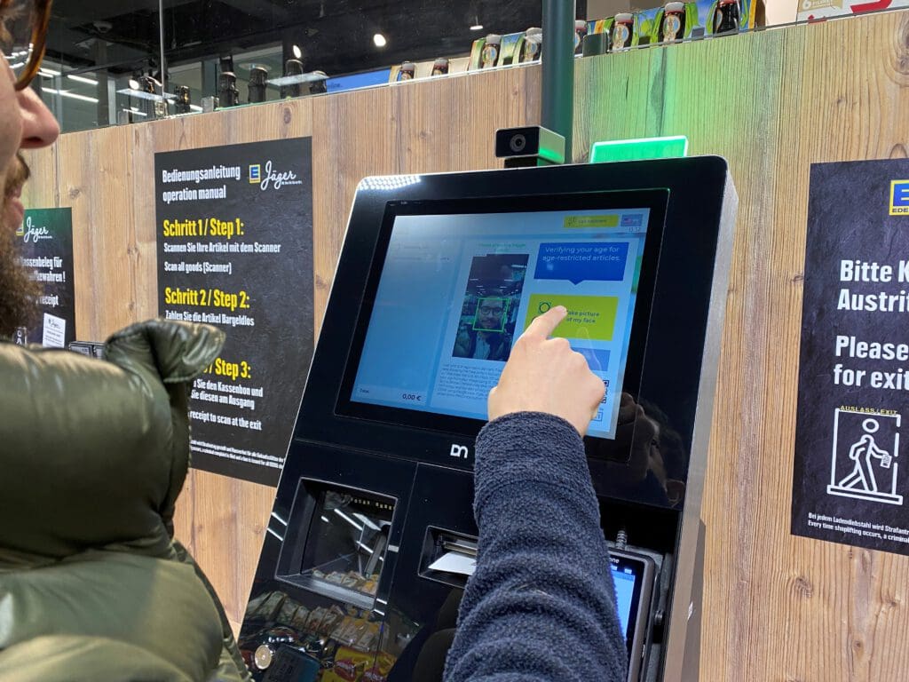 Diebold Nixdorf's AI solution for automatic age verification is being successfully used at Edeka Jäger. (Photo: Diebold Nixdorf)