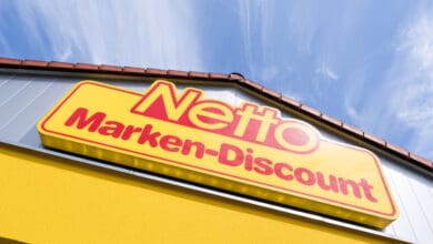 Der zur Edeka-Gemeinschaft gehörende Lebensmittel-Discounter Netto hat im großen Stil neue Self-Checkout-Hardware bei Pyramid bestellt. (Foto: Alamy / Björn Wylezich)