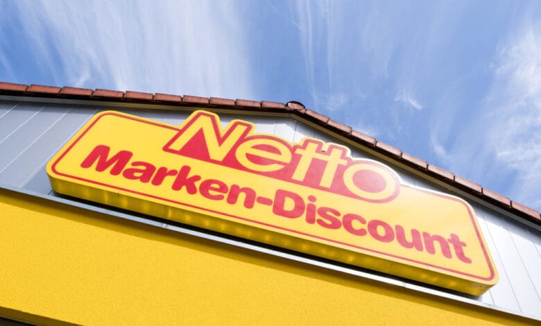 Discount store operator Netto, which part of the Edeka Group, has placed a large order for new self-checkout hardware with Pyramid. (Photo: Alamy / Björn Wylezich)
