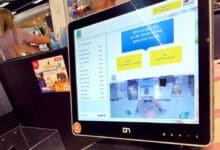 Edeka Paschmann hat die Self-Checkouts in seinem Markt in der Düsseldorfer Suitbertusstraße mit der Vision Recognition-Lösung von Diebold Nixdorf gegen Betrug gerüstet. (Foto: Diebold Nixdorf)