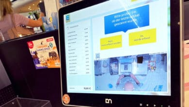 Edeka Paschmann hat die Self-Checkouts in seinem Markt in der Düsseldorfer Suitbertusstraße mit der Vision Recognition-Lösung von Diebold Nixdorf gegen Betrug gerüstet. (Foto: Diebold Nixdorf)