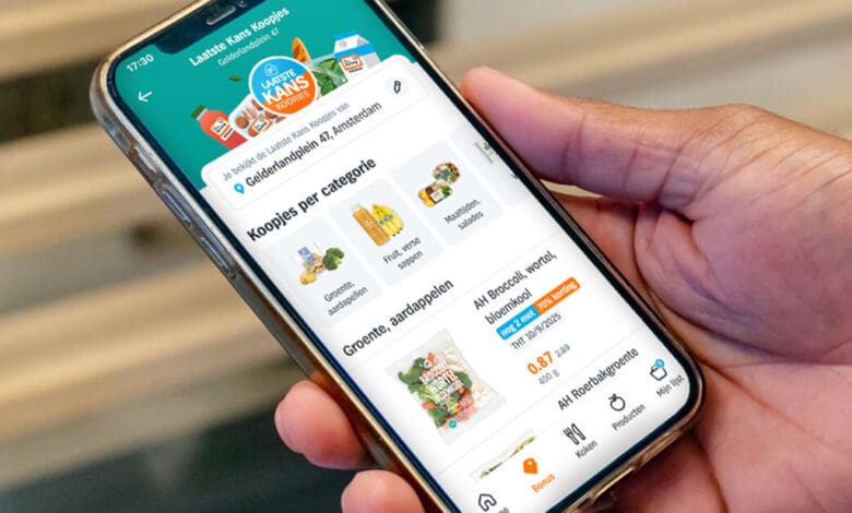Albert Heijn’s app shows customers in real time which items close to the best-before date are available in individual stores – including the current discounts. (Photo: Albert Heijn)