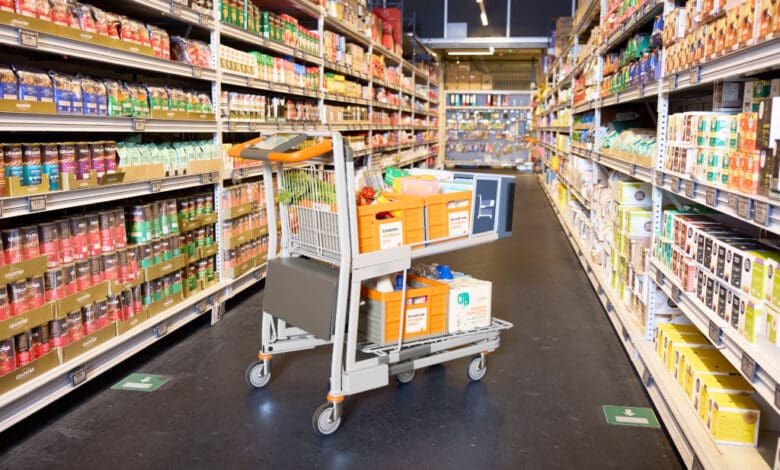 Following an extensive trial, Colruyt customers in Halle can now use the AI-powered self-scanning shopping trolley developed by Colruyt Group and Expresso. (Photo: Colruyt Group)