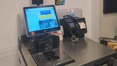 Die KI-basierte Technologie adressiert unbeabsichtigte sowie bewusste Fehlbedienungen an der SB-Kasse und bietet Retailern damit Schutz vor den häufigsten Verlustursachen im Self-Checkout-Bereich. (Foto: Diebold Nixdorf)