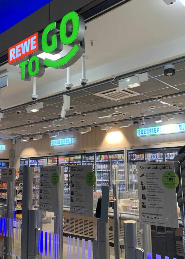 Travellers enter the Smart Box via clearly marked gates that explain the process and set up their preferred payment method at the terminal.