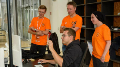 Obi CIO Tim Engler (left) with top management colleagues selecting the best results from an internal hackathon in October 2024. (Photo: Obi)