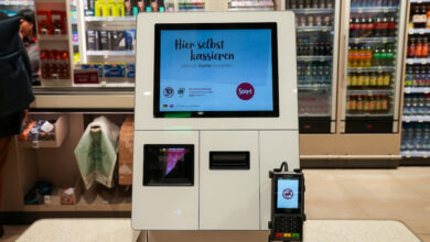 Rossmann Filialtechnologien, wie die Self-Checkouts überwacht Diebold Nixdorf über sein E-Services-Portal. (Foto: Rossmann)