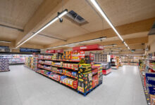 The new sustainability showcase Penny store in Weiden am See, Austria, uses the new lighting systems from Zumtobel. (Photo: Zumtobel / Robert Harson)