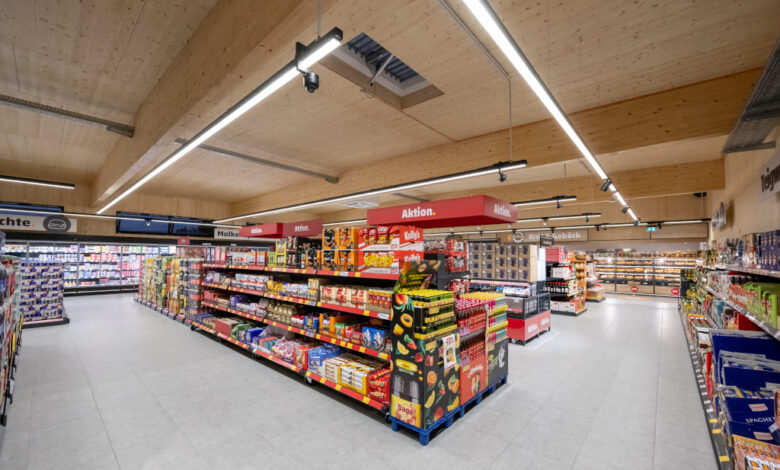 Der neue Nachhaltigkeits-Vorzeige-Penny im österreichischen Weiden am See nutzt die neuen Beleuchtungssysteme von Zumtobel. (Foto: Zumtobel / Robert Harson)