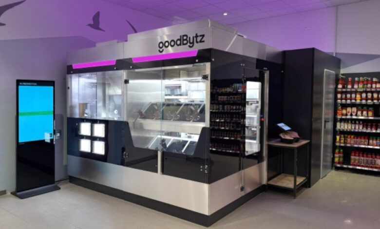 At Edeka Ristow in Kiel-Heikendorf, customers can enjoy freshly cooked meals prepared by a robot. (Photo: Goodbytz)