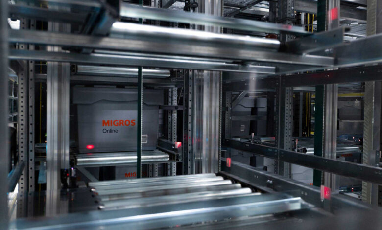Migros Online’s new distribution centre uses automation technology from Knapp. (Photo: Migros)