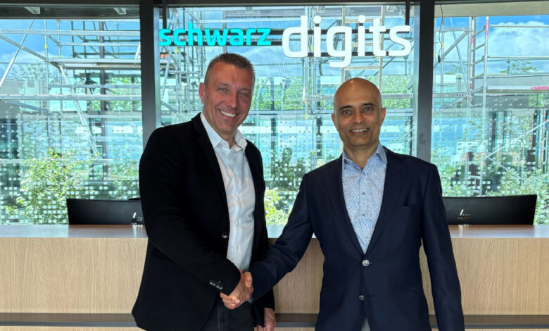 Christian Müller, CEO of Schwarz Digits, and Vivek Mahajan, CTO of Fujitsu, are forging closer ties. (Photo: Fujitsu)